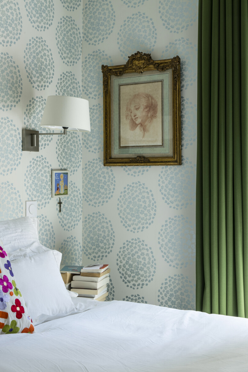 Dans l’appartement parisien de Violaine de Pourtalès.